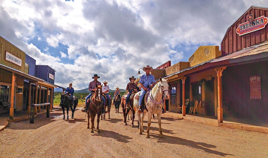 Tombstone Monument Guest Ranch