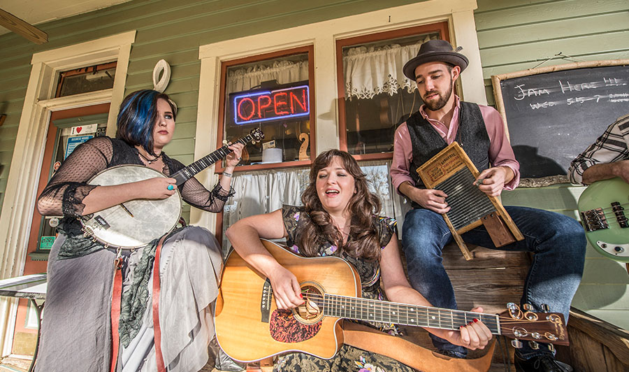 Live-Musik auf der Veranda in der Folk-Musik-Hauptstadt Mountain View