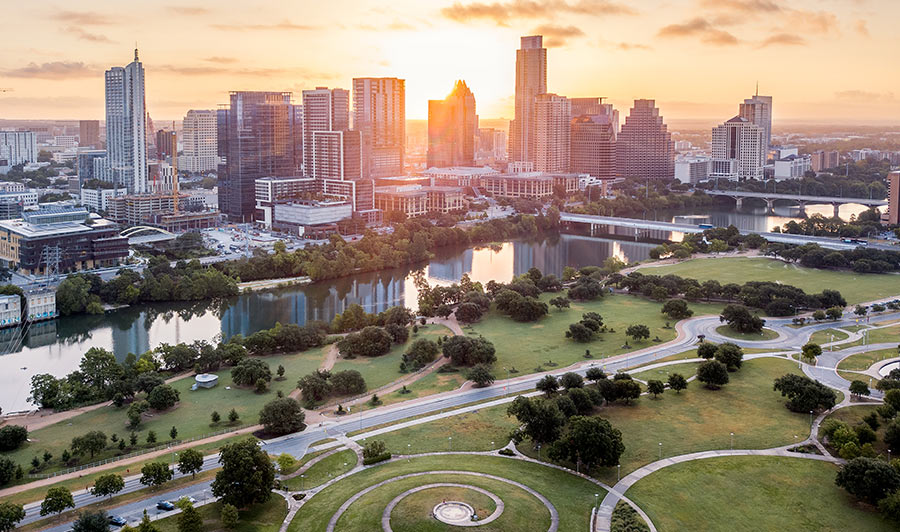 Über Waco nach Austin | Skyline von Austin, Texas