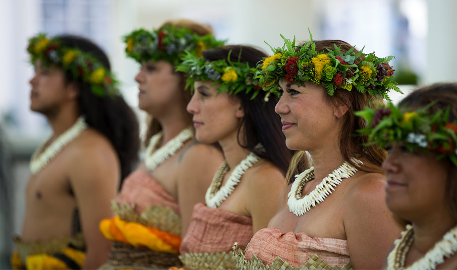 Traditionelle Hula-Tänzer in Waikiki, Oahu