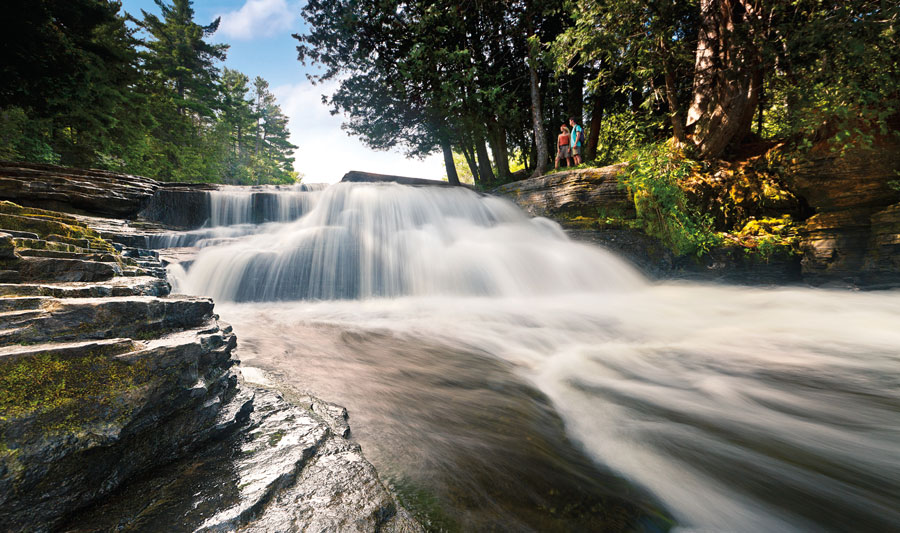 Über die Pictured Rocks an die kanadische Grenze | Tahquamenon Falls, Michigan