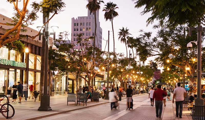 Shoppen in der Third Street Promenade in Santa Monica