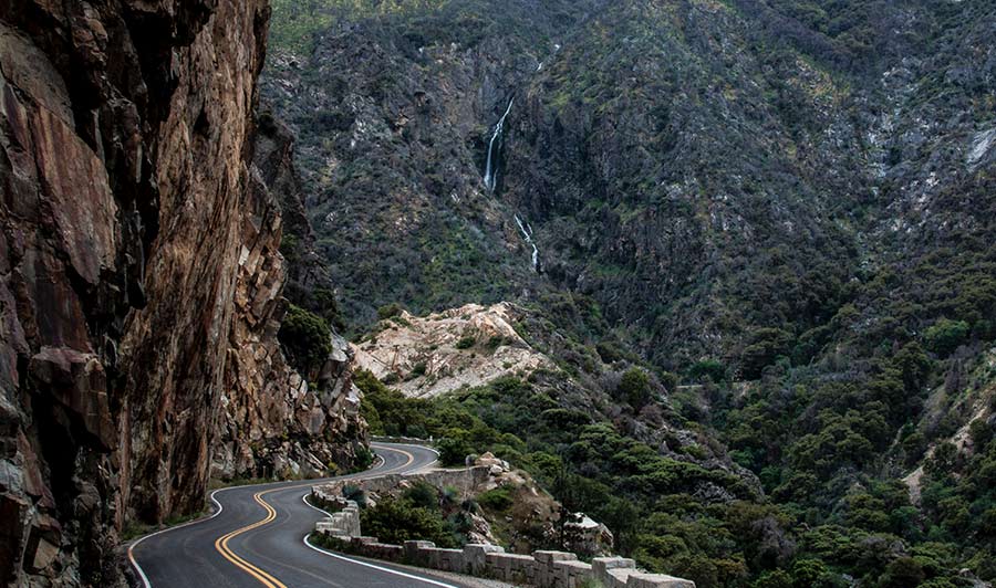 Traumhaft schöne Bergstraßen im Sequoia Nationalpark