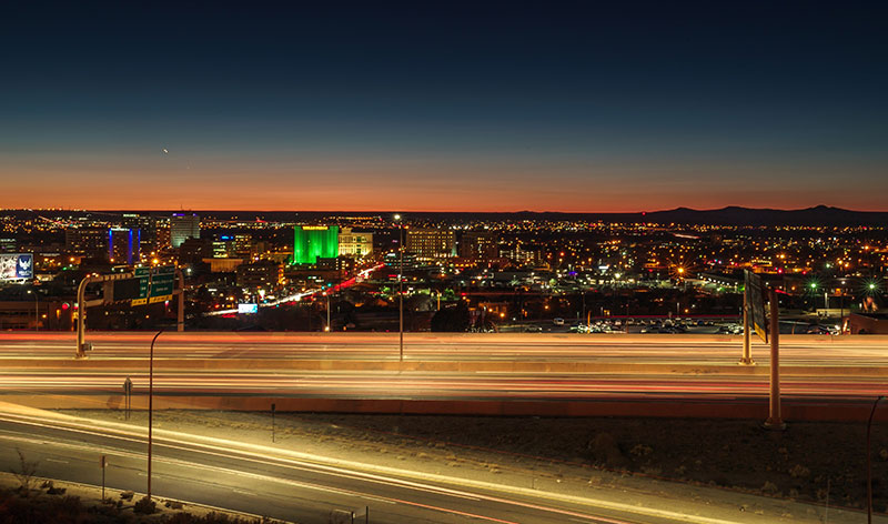 Mit reichlich Fahrspaß nach Albuquerque | Albuquerque bei Nacht