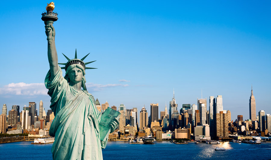 Freiheitsstatue mit Skyline