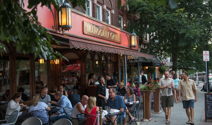 Finger Lakes: Restaurants im Ithaca Commons