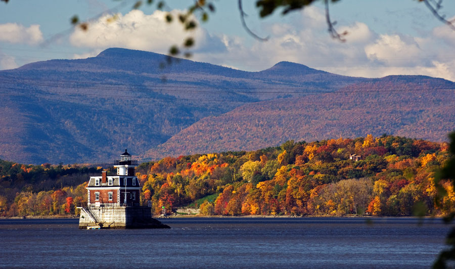 Hudson-Athens-Leuchtturm mit Blick auf die Catskills