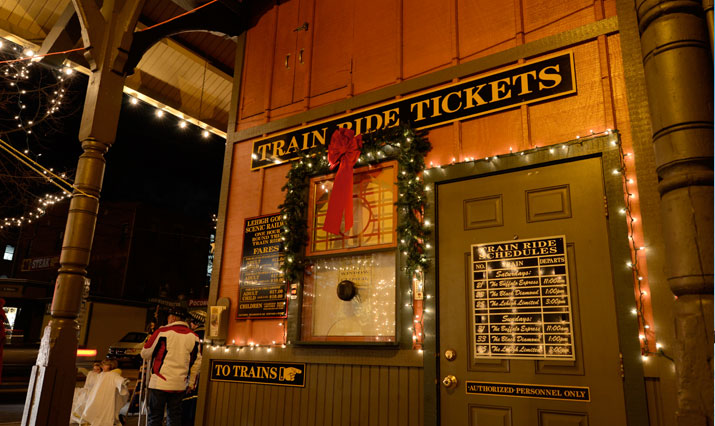 Zugfahrten mit Santa Claus mit der Lehigh-Gorge-Scenic-Railway