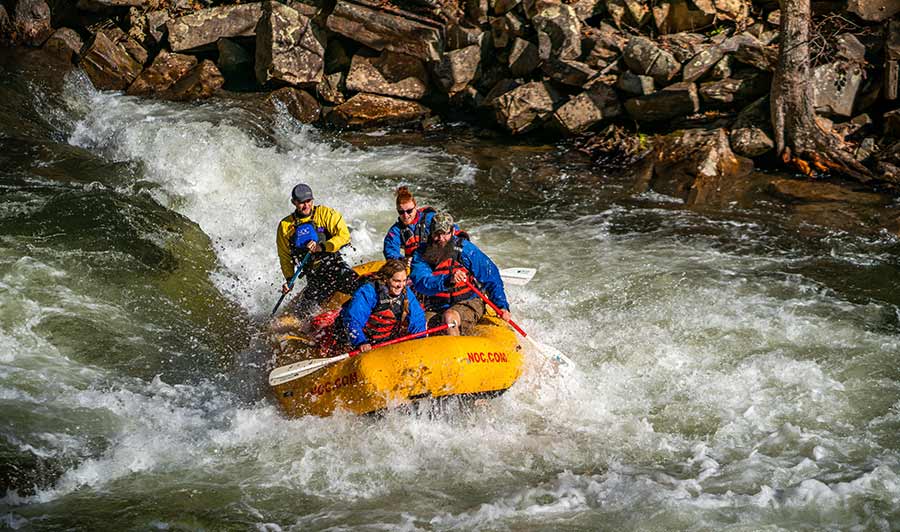 Adrenalin-Kick beim Whitewater-Rafting im Natahala Outdoor Center