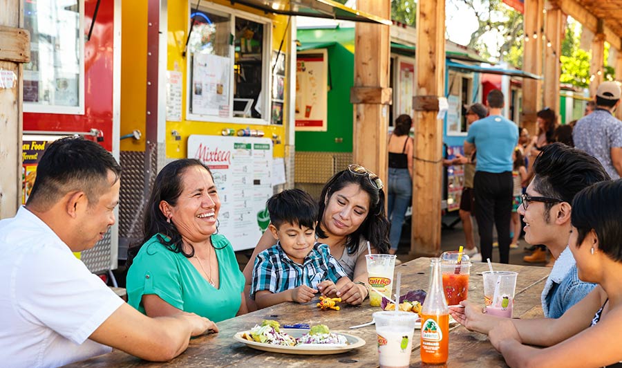 5th Avenue Street Food Cart Pod | Gut günstig essen: Street Food in Portland