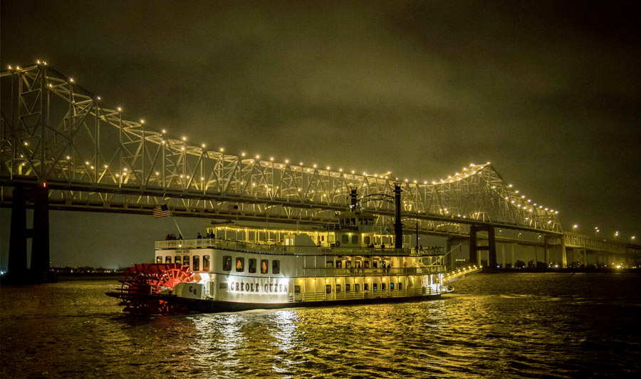 Schaufelrad-Dampfer Creole Queen auf dem Mississippi