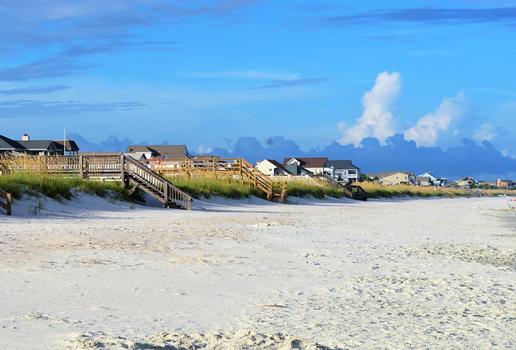 typische Strandhäuser an der Atlantikküste