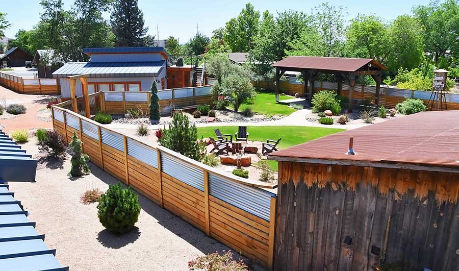 'Timber and Tin' Resort | Blick von der Dachterrasse