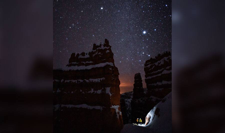 Funkelnde Nachthimmel über dem Bryce Canyon Nationalpark