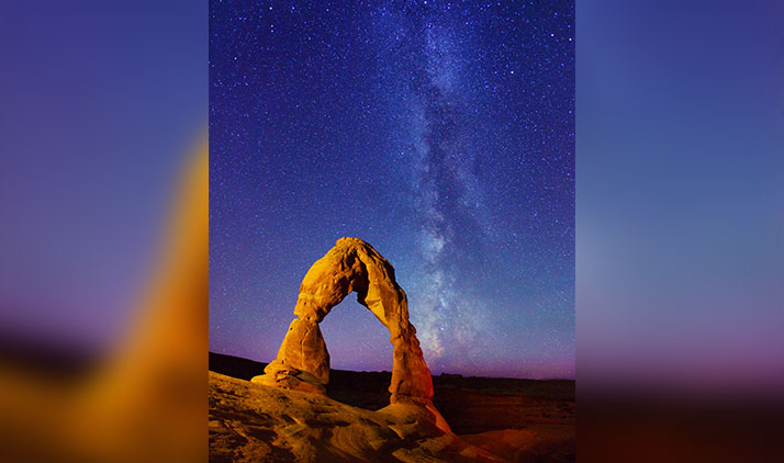 Stargazing im Arches Nationalpark: der Delicate Arch bei Nacht