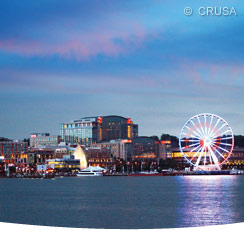 Mit dem Wassertaxi zum Capital Wheel